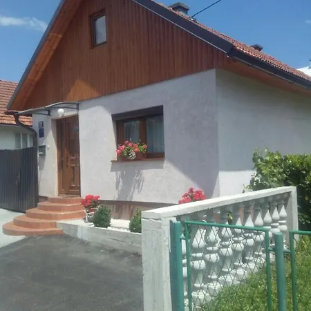 Apartman Anna Ogulin Exterior photo